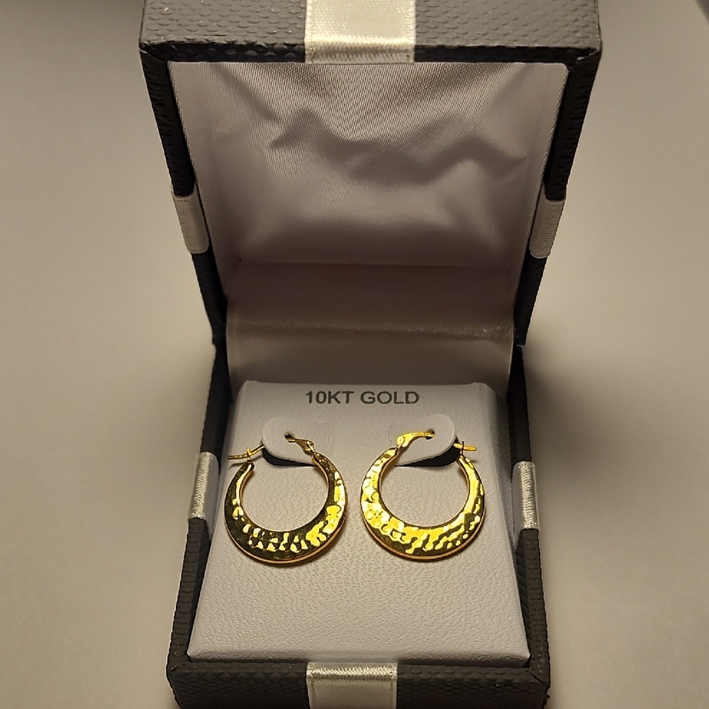 NWT 10KT Gold Hammered Hoop Earrings